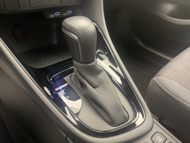 TOYOTA Yaris 116h Design  