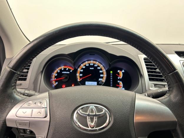 TOYOTA Hilux 4WD 3.0 D-4D Double Cabine Légende BVA  