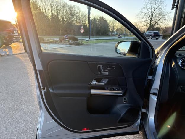 MERCEDES-BENZ GLA 180 d Progressive Line  GLA 180 d Progressive Line