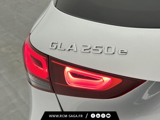 MERCEDES-BENZ GLA 250 e AMG Line  