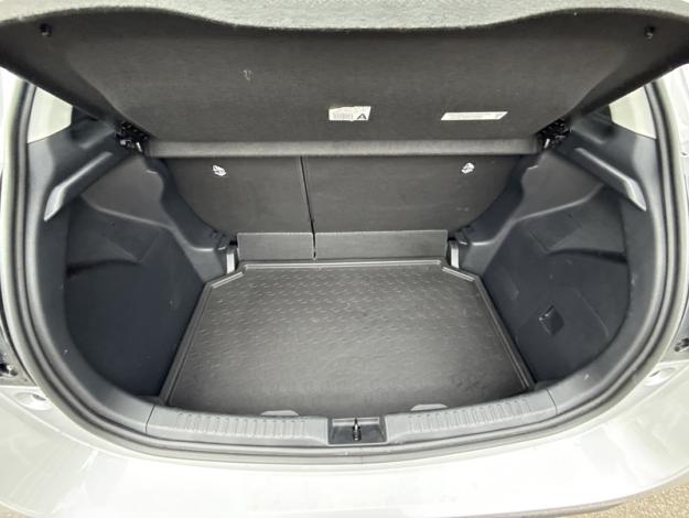 TOYOTA Yaris 120 Design  