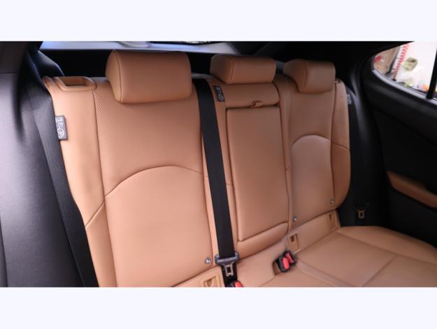 LEXUS UX 300h 2WD Luxe  UX 300H HYBRIDE 2WD MC LUXE TECHNO