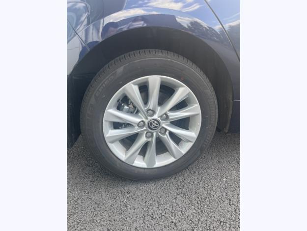 TOYOTA Corolla Hybrid Dynamic Business   