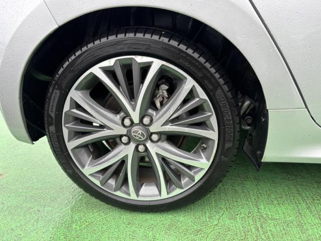 TOYOTA Yaris Hybride 116h Iconic / Toit Pano / Pack Techno  