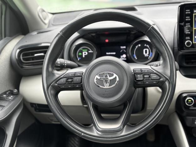 TOYOTA Yaris Hybride 116h Iconic / Toit Pano / Pack Techno  