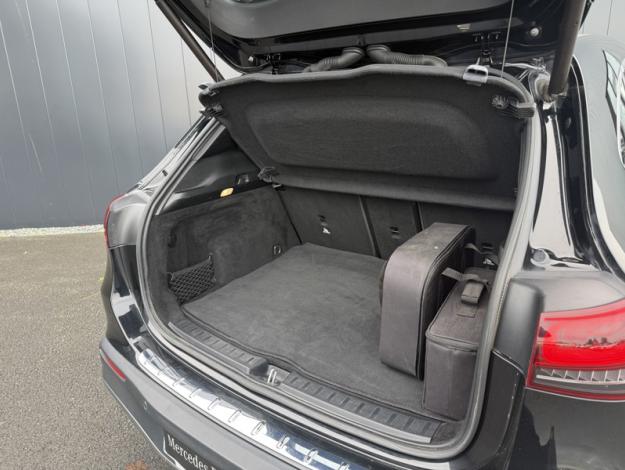 MERCEDES-BENZ EQA 250+ AMG Line  