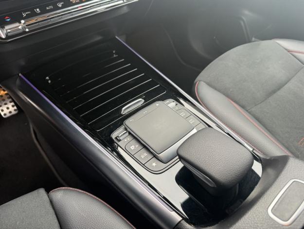 MERCEDES-BENZ EQA 250+ AMG Line  