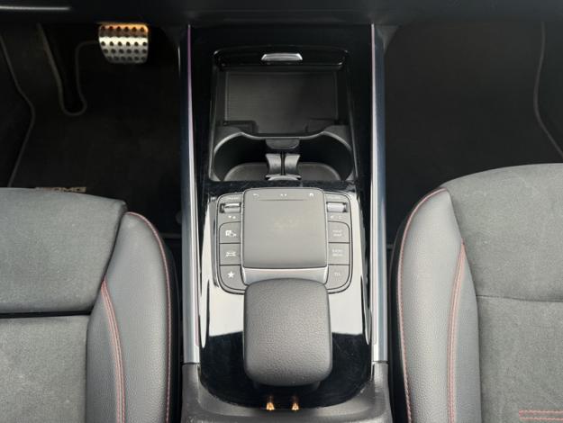 MERCEDES-BENZ EQA 250+ AMG Line  