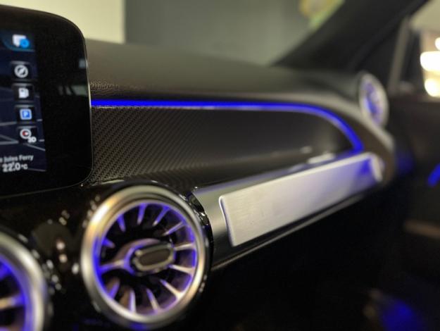 MERCEDES-BENZ GLB 200 d AMG Line  