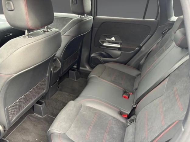 MERCEDES-BENZ GLA 200 d AMG Line  GLA 200 d AMG Line