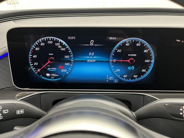 MERCEDES-BENZ EQC 400 4MATIC AMG line  