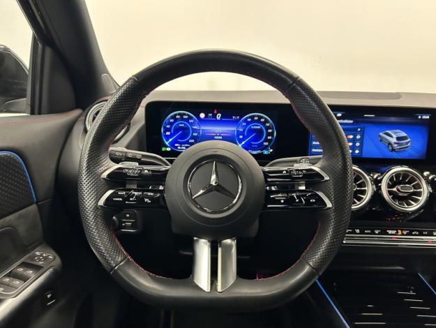 MERCEDES-BENZ EQA 250 + AMG Line Toit Pano  