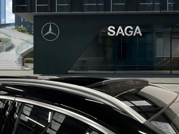 MERCEDES-BENZ EQA 250 + AMG Line Toit Pano  