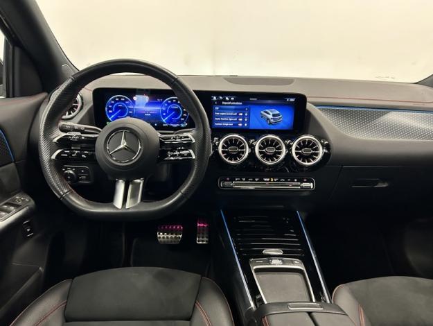 MERCEDES-BENZ EQA 250 + AMG Line Toit Pano  