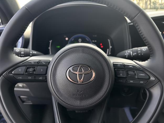 TOYOTA Aygo X Hybride 116h Graphic  