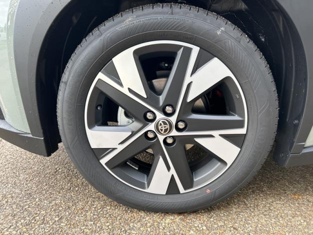 TOYOTA Aygo X Hybride 116h Graphic  