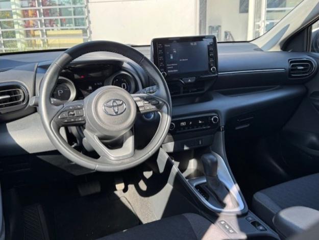 TOYOTA Yaris 116h Design  