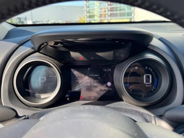 TOYOTA Yaris 116h Design  
