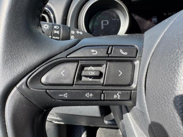 TOYOTA Yaris 116h Design  