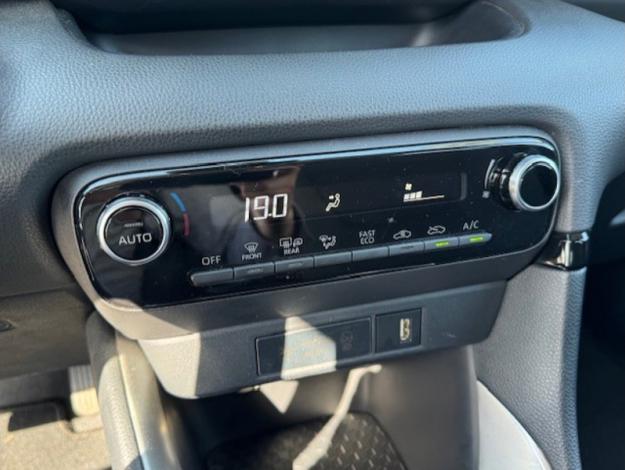 TOYOTA Yaris 116h Design  