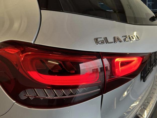 MERCEDES-BENZ GLA 200 Progressive  