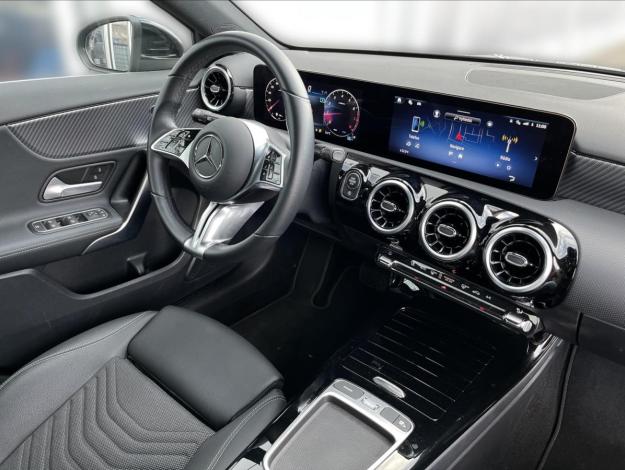 MERCEDES-BENZ Třídy A A 180 (18/21)