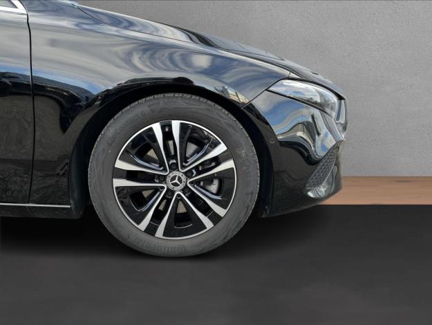 MERCEDES-BENZ Třídy A A 180 (21/21)