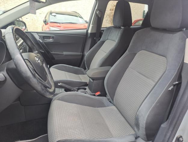 TOYOTA Auris 1.8 HYBRID 136 CVT COLLECTION   