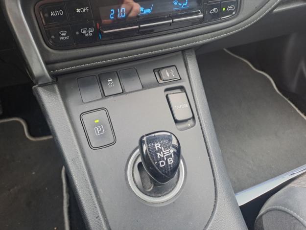 TOYOTA Auris 1.8 HYBRID 136 CVT COLLECTION   