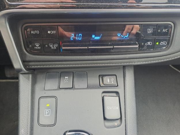 TOYOTA Auris 1.8 HYBRID 136 CVT COLLECTION   