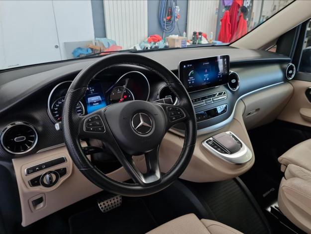 MERCEDES-BENZ Třídy V V 300 d 4MATIC AVANTGARDE Long (9/28)