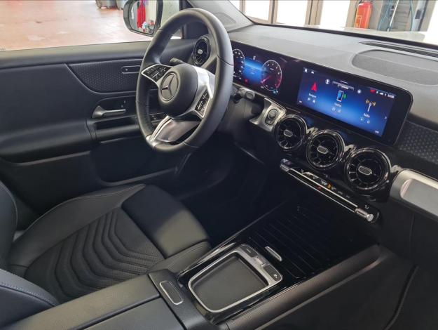MERCEDES-BENZ GLB GLB 220 4MATIC (18/22)