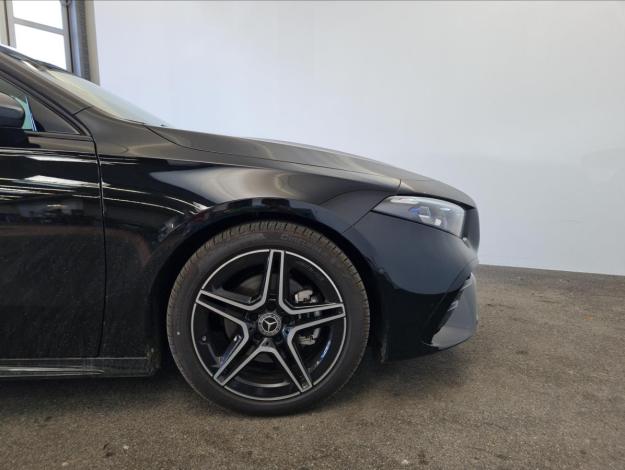 MERCEDES-BENZ Třídy A A 200d (22/22)