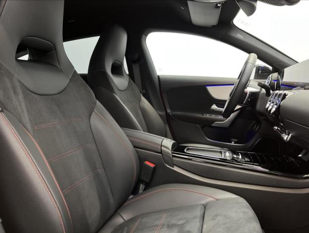 MERCEDES-BENZ CLA CLA 200d Shooting Brake (15/22)