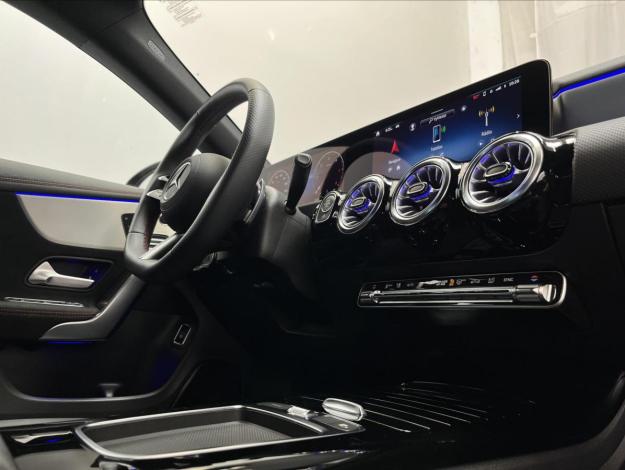 MERCEDES-BENZ CLA CLA 200d Shooting Brake (16/22)