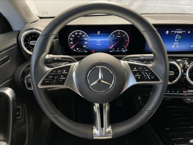 MERCEDES-BENZ CLA CLA 180d Shooting Brake (10/21)