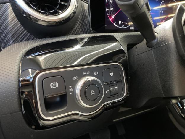 MERCEDES-BENZ CLA CLA 180d Shooting Brake (11/21)