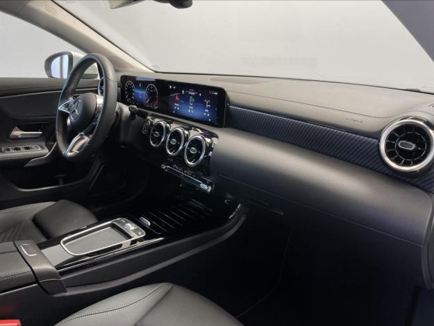 MERCEDES-BENZ CLA CLA 180d Shooting Brake (14/21)