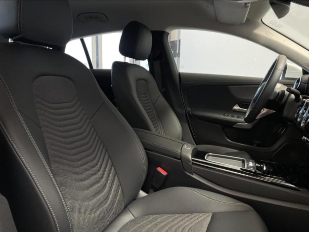 MERCEDES-BENZ CLA CLA 180d Shooting Brake (15/21)