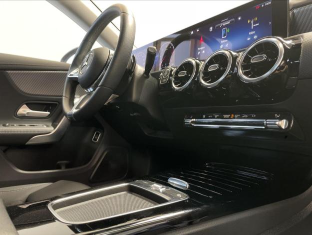 MERCEDES-BENZ CLA CLA 180d Shooting Brake (16/21)