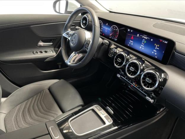 MERCEDES-BENZ CLA CLA 180d Shooting Brake (18/21)