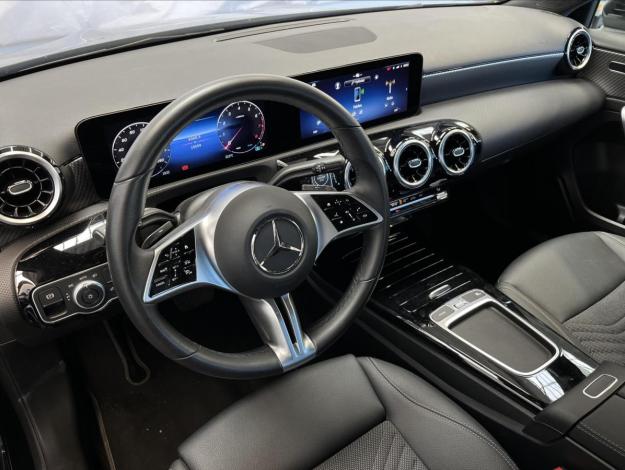 MERCEDES-BENZ Třídy A A 180 (9/21)