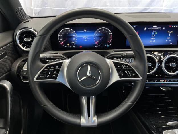 MERCEDES-BENZ Třídy A A 180 (10/21)