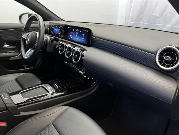 MERCEDES-BENZ Třídy A A 180 (14/21)