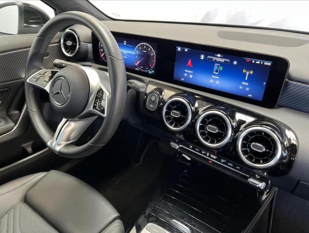 MERCEDES-BENZ Třídy A A 180 (18/21)