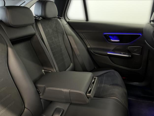 MERCEDES-BENZ Třídy C C 300 de 4MATIC kombi (20/22)