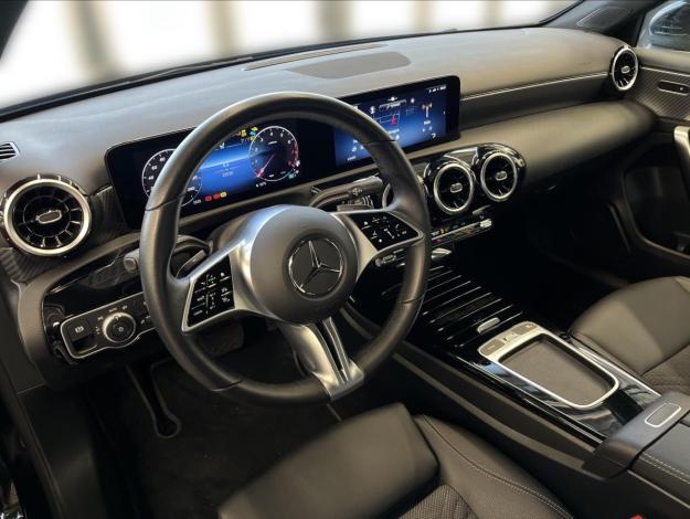 MERCEDES-BENZ Třídy A A 180 (9/21)