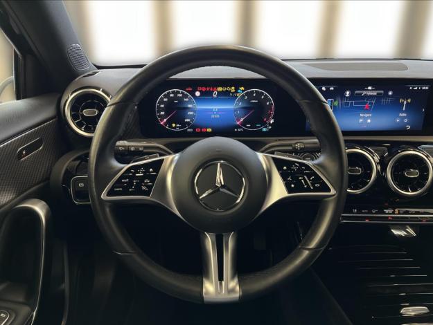 MERCEDES-BENZ Třídy A A 180 (10/21)