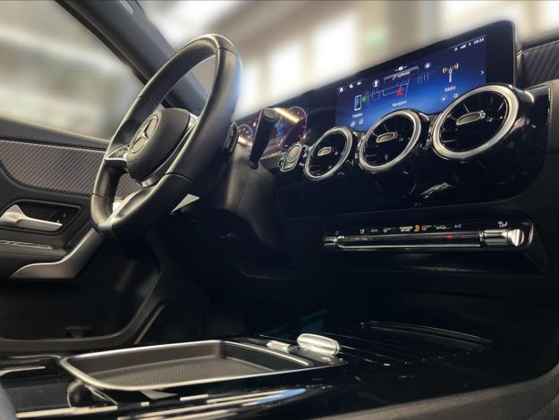 MERCEDES-BENZ Třídy A A 180 (16/21)