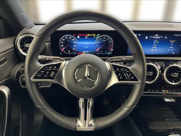 MERCEDES-BENZ Třídy A A 180 (10/21)